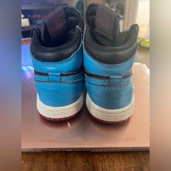 Jordan 1s toddler size 9c - Picture 5 of 5